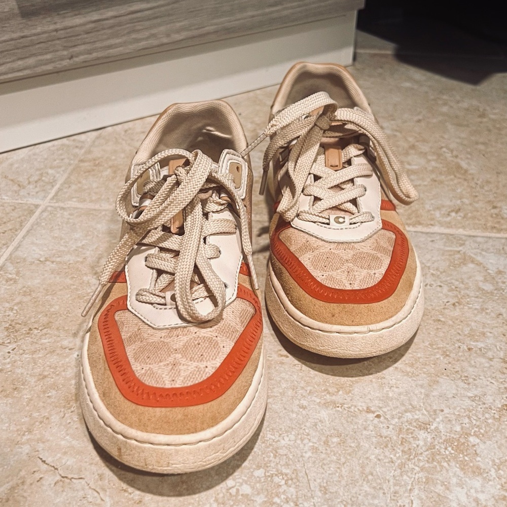 Coach fashion sneakers size 10 in great condition.